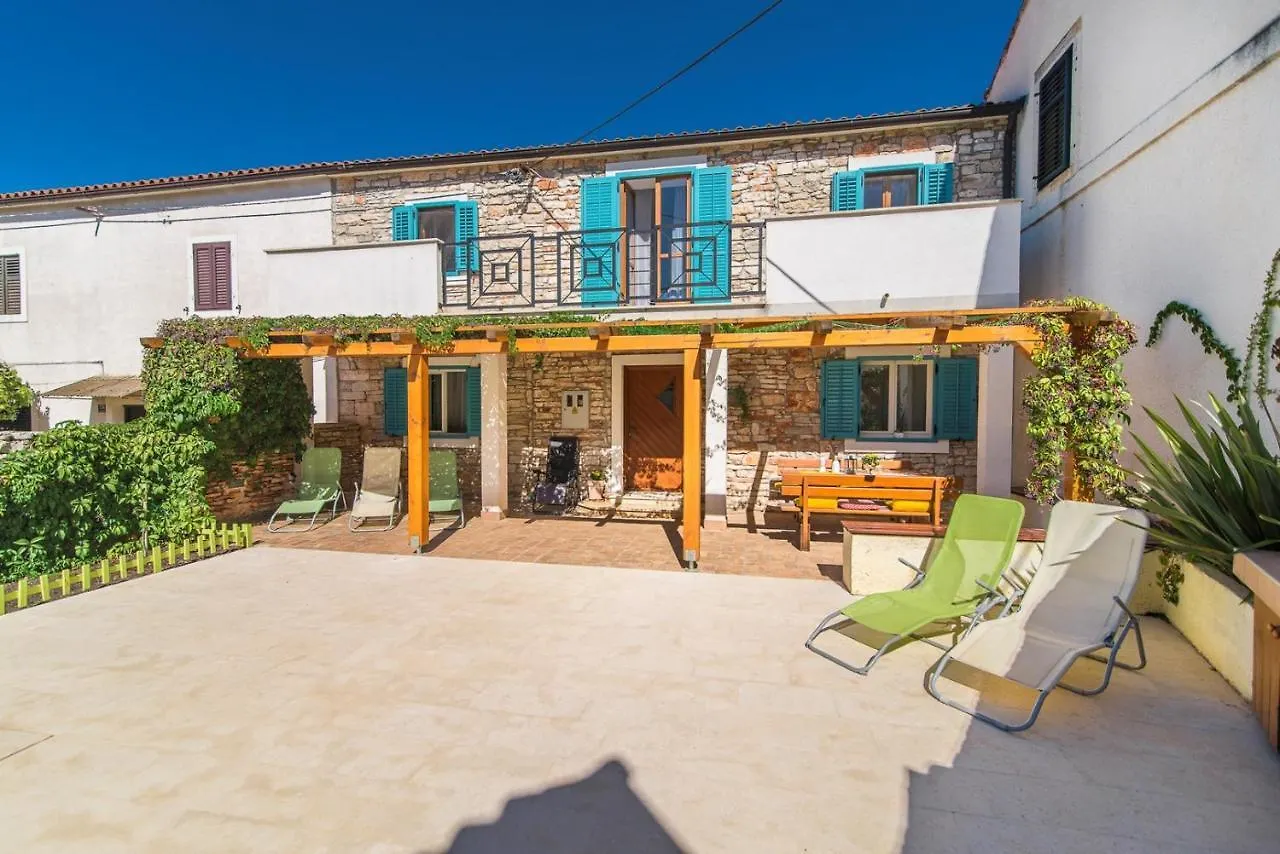 Casa Dina Valbandon Villa Fondole