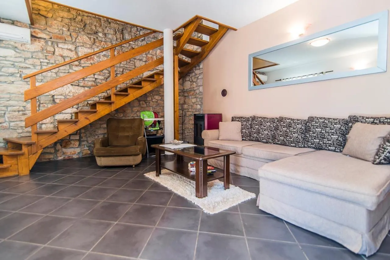Semesterbostad Casa Dina Valbandon Villa Fondole Kroatien