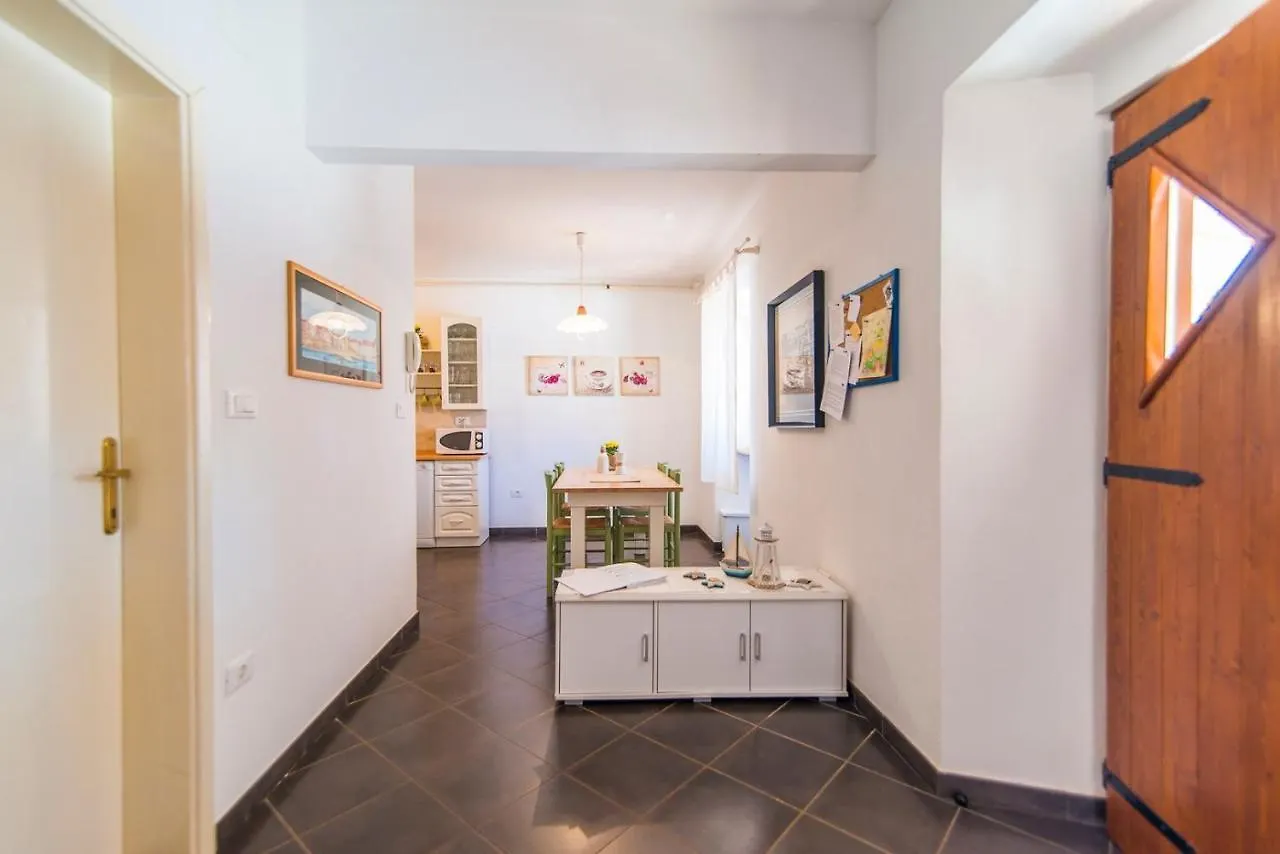 Casa Dina Valbandon Villa Fondole